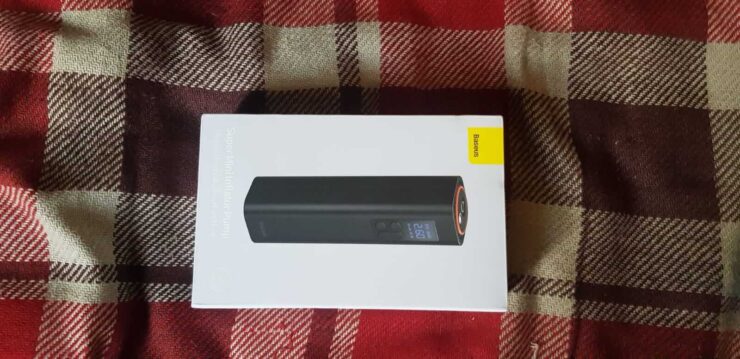 Автоматический насос для машины, мяча и матраса. Этот насос способен накачать даже колесо автомобиля. Автоматический насос для машины, мяча и матраса. Этот насос способен накачать даже колесо автомобиля. Фото.