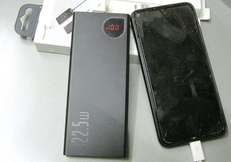 Повербанк спасёт вас даже там, где нет электричества. Фото.