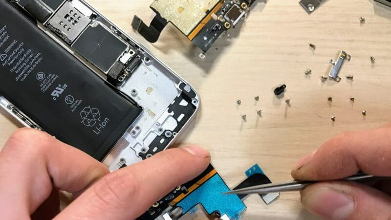 Apple в России нет, а нормальная гарантия на технику появилась. Как узнать подпадает ли под нее ваше устройство. Фото.