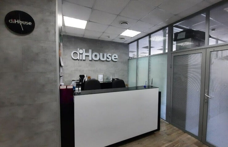 Гарантия Apple в России. Вот такой логотип будет наклеен на коробку с Айфоном. Гарантия Apple в России. Вот такой логотип будет наклеен на коробку с Айфоном. Фото.