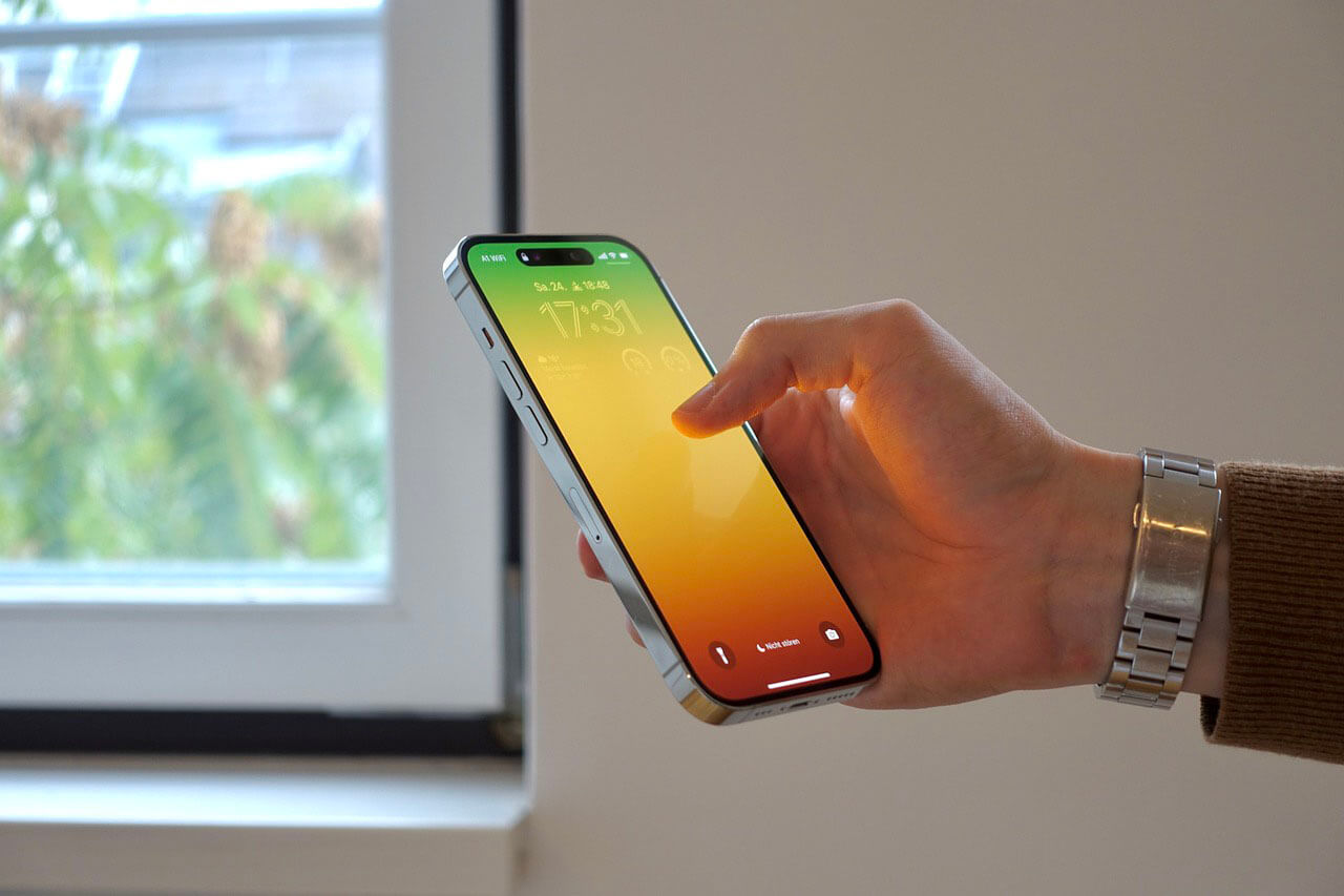 iOS 17 скорее всего получат только iPhone, вышедшие в 2018 году и позднее. Фото.