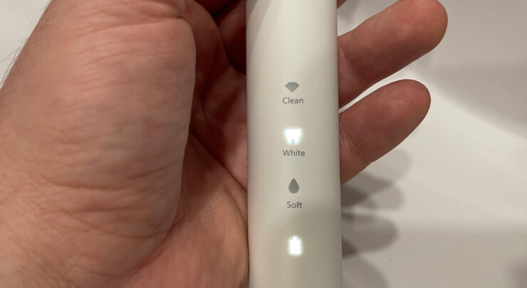 Недорогая звуковая щётка. Выберите любой из трёх режимов и наслаждайтесь чисткой. Недорогая звуковая щётка. Выберите любой из трёх режимов и наслаждайтесь чисткой. Фото.