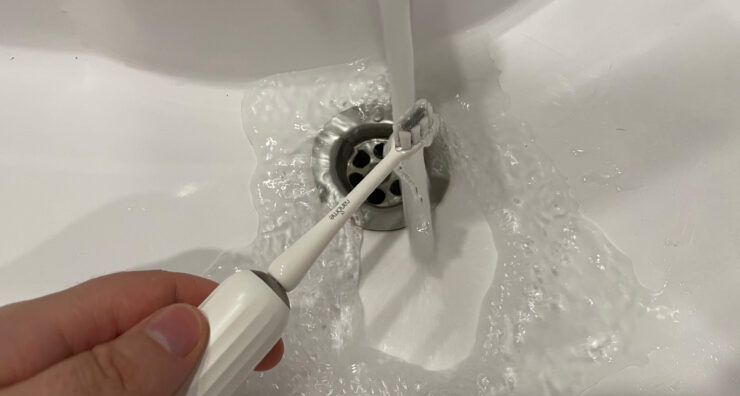 Электрическая щётка со сменными насадками. Все щётки Nandme защищены от воды по стандарту IPX7. Электрическая щётка со сменными насадками. Все щётки Nandme защищены от воды по стандарту IPX7. Фото.