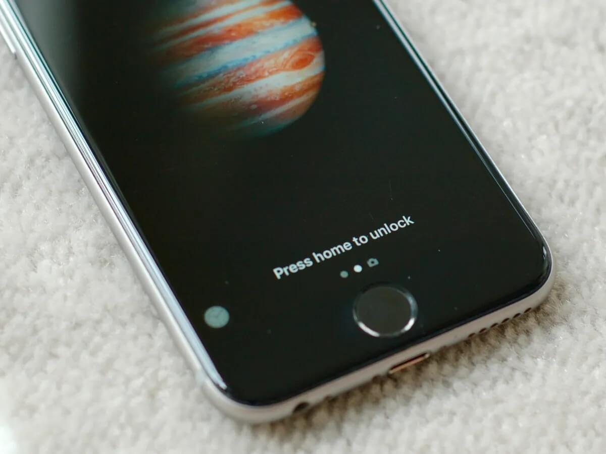 Как разблокировать Айфон кнопкой на локскрине. Все будут думать, что у вас Touch ID в экране. Фото.