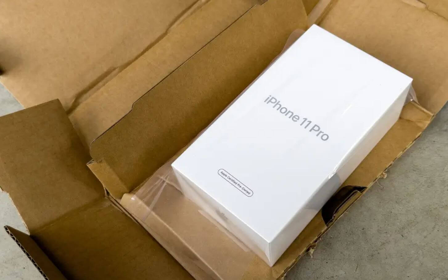 Восстановленный Айфон — стоит ли брать. Вот так выглядит коробка с официально восстановленным Айфоном. Фото.