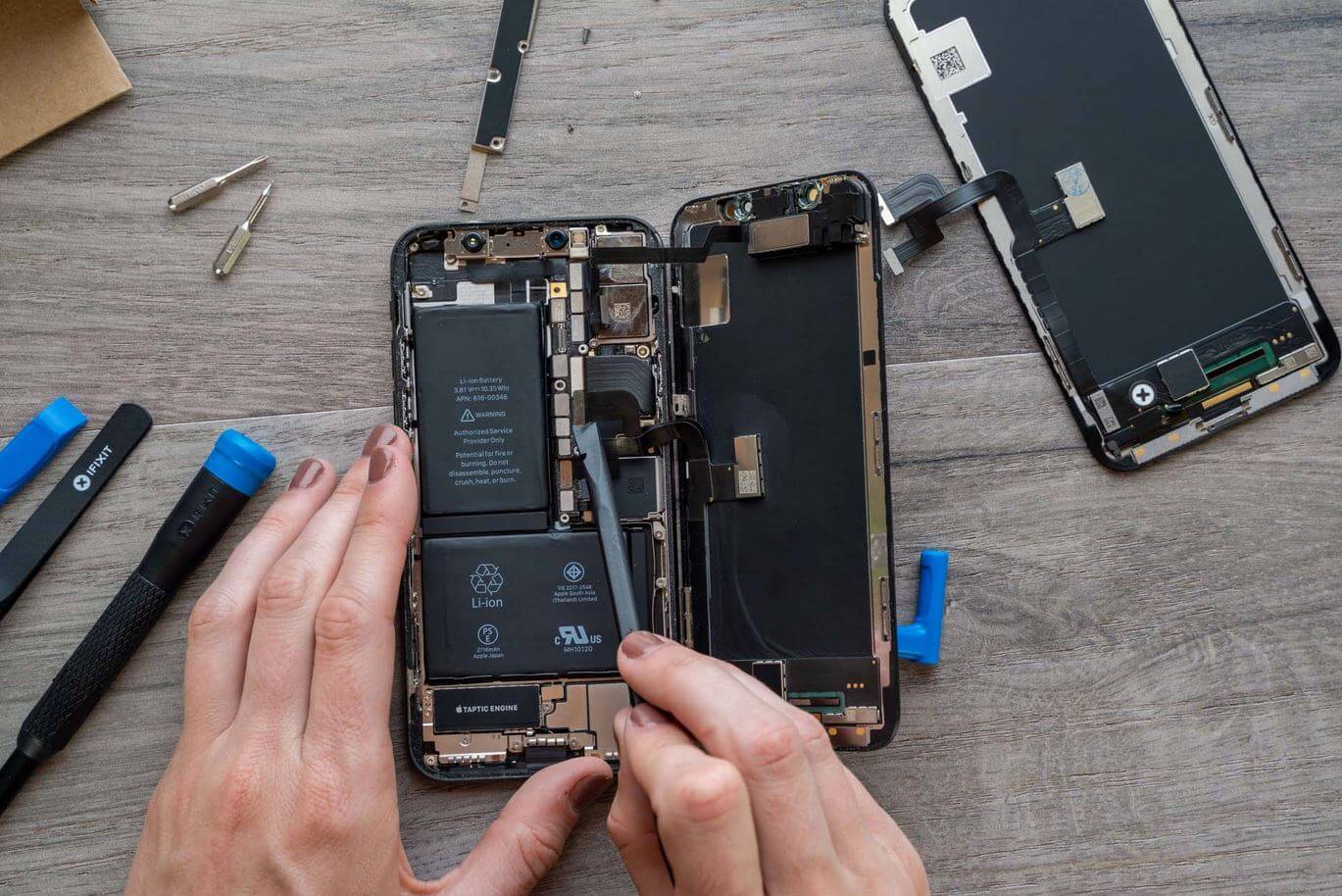Как ремонтировать Айфон по гарантии. Apple больше не будет ремонтировать iPad и Mac в России. Фото.