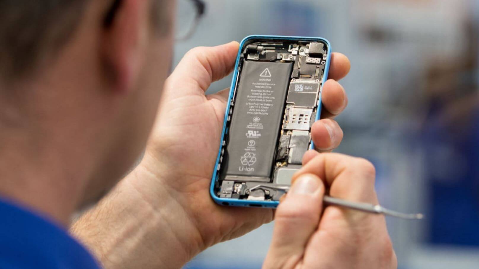 Как ремонтировать Айфон по гарантии. Отремонтировать iPhone по гарантии можно, но не все модели. Фото.