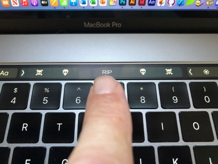 Как отключить Touch Bar на MacBook Pro. Кто-то даже выводит на тачбар игры. Фото.