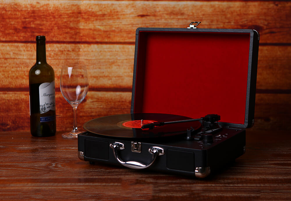 Несмотря на ретро-дизайн, это вполне себе современная штука. Фото.