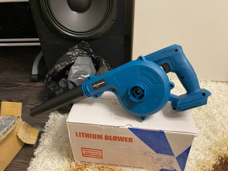 Такой ветродуйкой можно навести порядок даже на дачном участке. Фото.