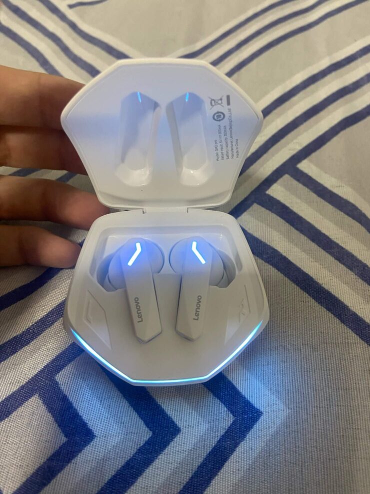 Беспроводные наушники Леново. Наушники имеют прикольную подсветку. Беспроводные наушники Леново. Наушники имеют прикольную подсветку. Фото.