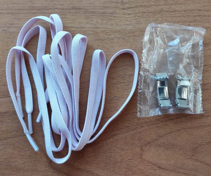 Шнурки эластичные с фиксаторами. Шнурки придется отрегулировать по длине, зато после этого их больше не придется завязывать. Шнурки эластичные с фиксаторами. Шнурки придется отрегулировать по длине, зато после этого их больше не придется завязывать. Фото.