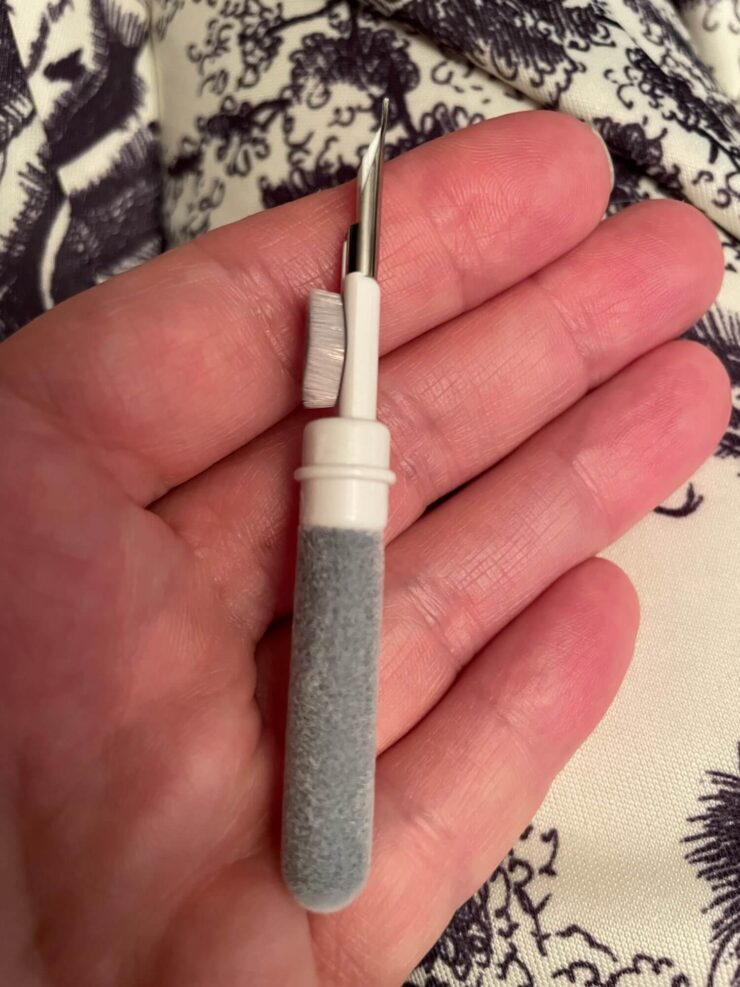 Как почистить беспроводные наушники. Все необходимые инструменты для очистки здесь есть. Как почистить беспроводные наушники. Все необходимые инструменты для очистки здесь есть. Фото.