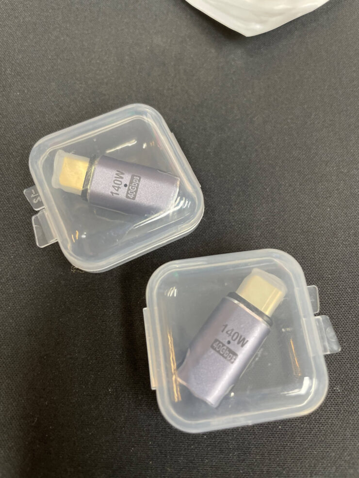 Магнитная зарядка для телефона. Этот магнитный коннектор поддерживает даже быструю зарядку. Магнитная зарядка для телефона. Этот магнитный коннектор поддерживает даже быструю зарядку. Фото.