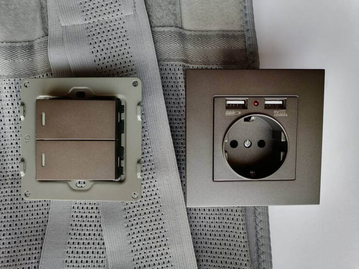 Розетка с USB-портом. Розетка смотрится очень здорово. Радует и выбор цветов. Розетка с USB-портом. Розетка смотрится очень здорово. Радует и выбор цветов. Фото.