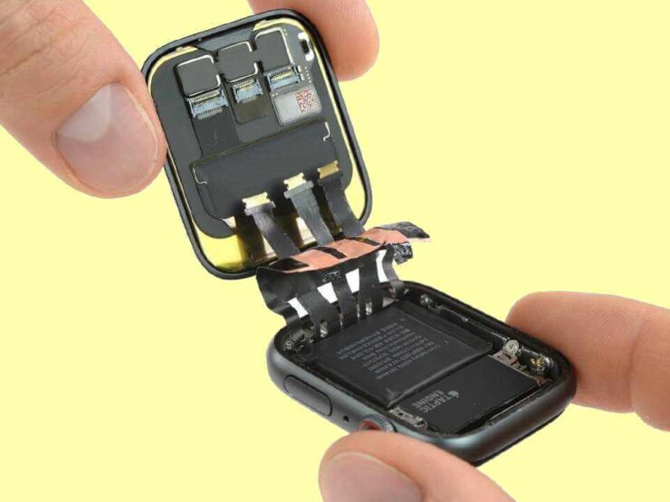 Иногда проще поменять дисплей, чем пользоваться поцарапанным или треснувшим экраном. Фото.