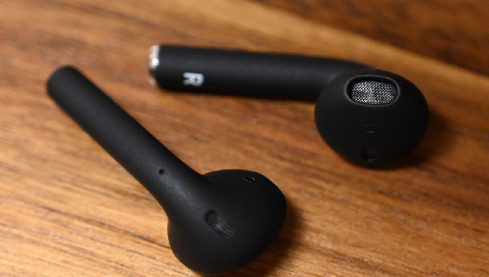 Гарантия на покраску AirPods. Покрытие кастомизированных AirPods не такое долговечное как кажется. Гарантия на покраску AirPods. Покрытие кастомизированных AirPods не такое долговечное как кажется. Фото.