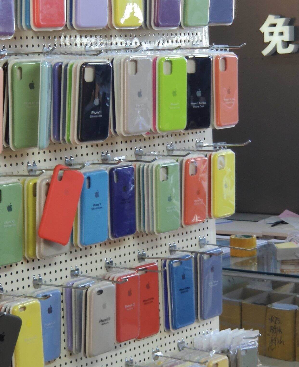 Ни на один другой смартфон вы не найдете такой выбор чехлов в рознице и интернете. Фото.