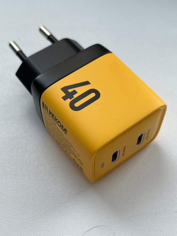 Какая зарядка для Айфона лучше. Даже зарядка можно хорошо выглядеть. Фото.