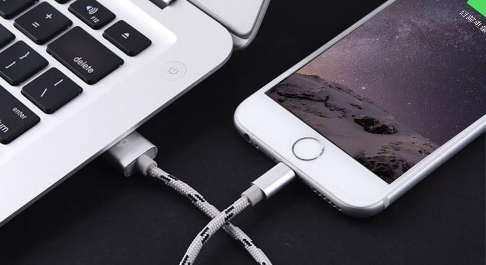 Если вы не понимаете, в обычной USB-розетке подключаетесь или какому-то компьютеру, то уведомление на экране Айфона все сразу прояснит. Фото.