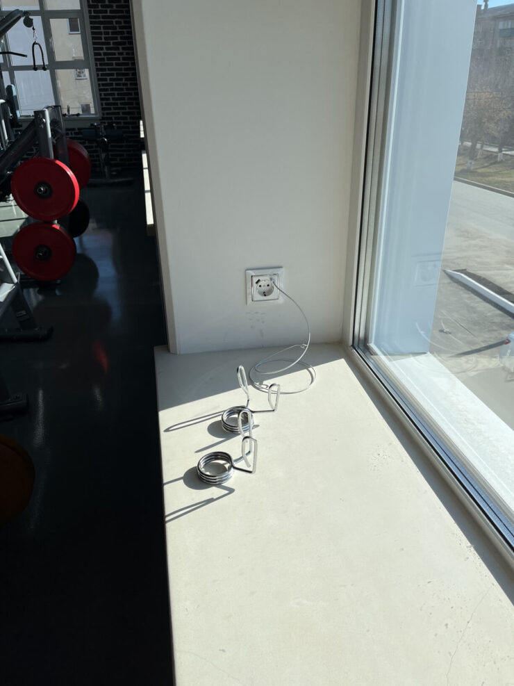 Наш автор Иван Герасимов не боится зарядок в общественных местах. Будьте как Иван. Фото.