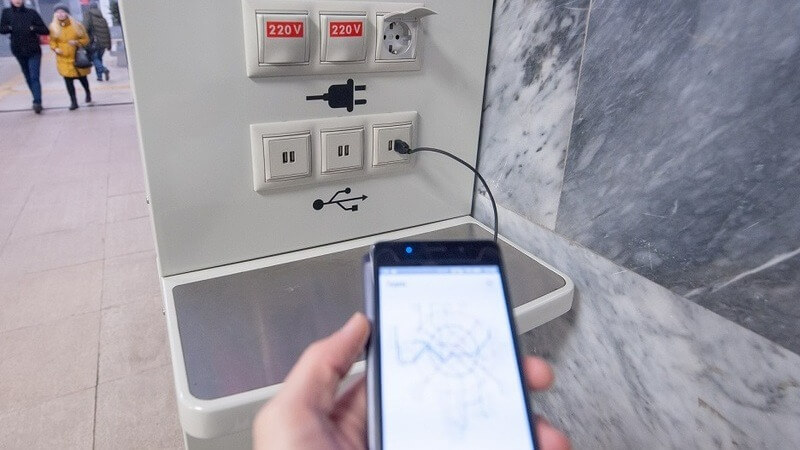 Если боитесь USB-зарядок, то пользуйтесь обычными розетками. Фото.