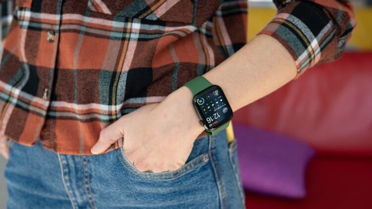 Стоит ли покупать Mi Band 8. Apple Watch — это классика, ставшая для многих привычной. Фото.