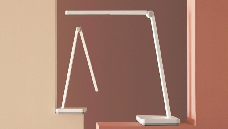 Настольная лампа Xiaomi. Этот светильник даёт очень яркий, но при этом мягкий и рассеянный свет. Настольная лампа Xiaomi. Этот светильник даёт очень яркий, но при этом мягкий и рассеянный свет. Фото.