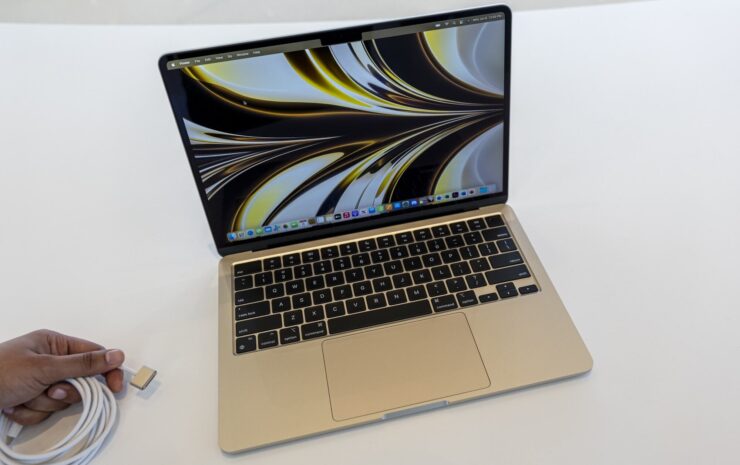 MacBook Air с диагональю 15 дюймов наконец-то поступит в продажу. Фото.