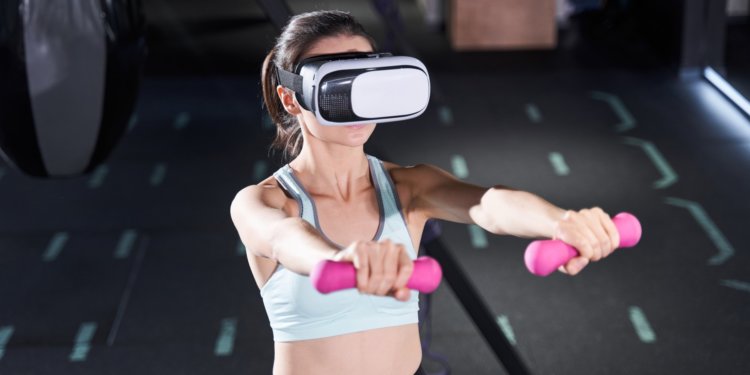 Фитнес для VR-очков. Вот так будут выглядеть занятия спортом в VR-шлеме Apple. Фитнес для VR-очков. Вот так будут выглядеть занятия спортом в VR-шлеме Apple. Фото.