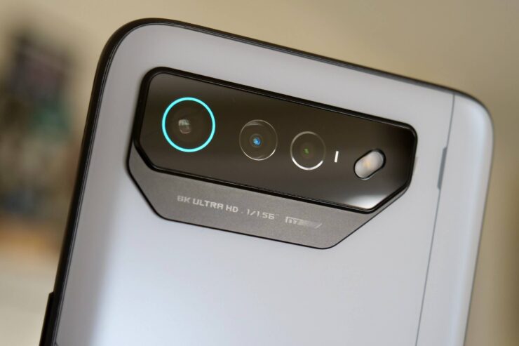 Цена ROG Phone 7. Даже блок камер здесь оформлен очень здорово. Цена ROG Phone 7. Даже блок камер здесь оформлен очень здорово. Фото.