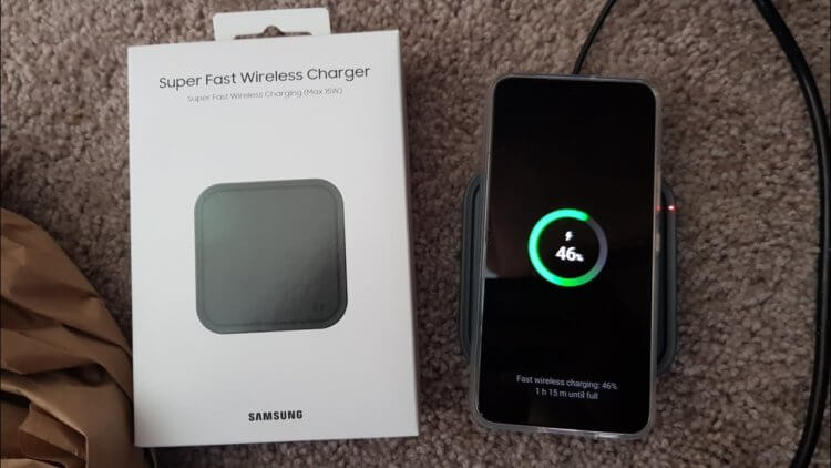 Беспроводная зарядка Samsung. Это одна из самых качественных и недорогих беспроводных зарядок. Беспроводная зарядка Samsung. Это одна из самых качественных и недорогих беспроводных зарядок. Фото.