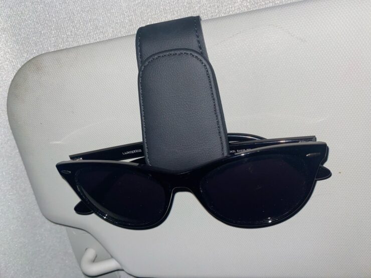 Очки надежно держатся и никуда не выпадают. Фото.