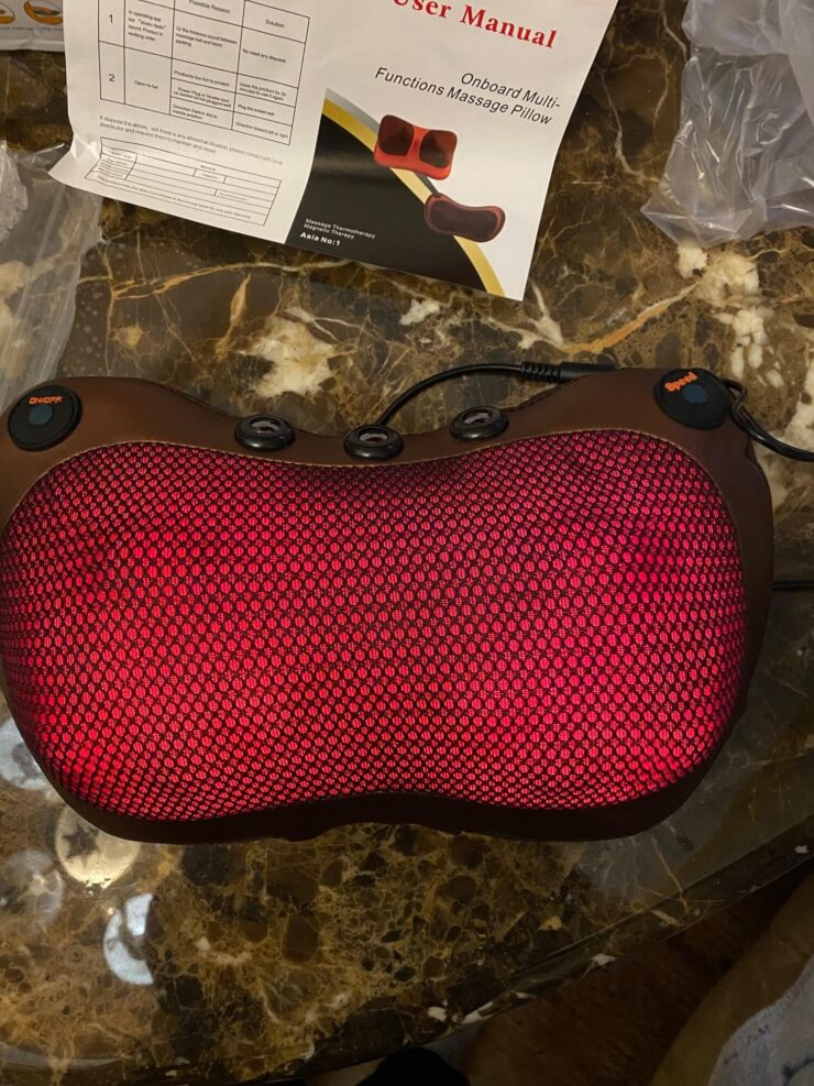 Просто кладите голову на массажер и наслаждайтесь ощущениями. Фото.