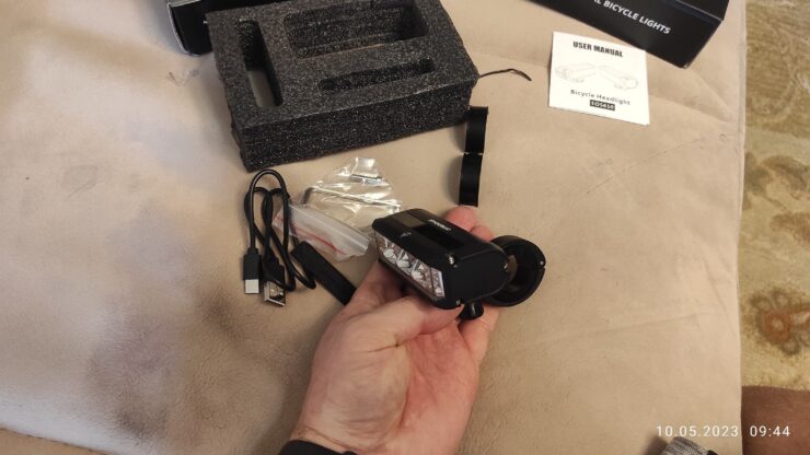 Фара хоть и небольшая, но светит хорошо. Фото.