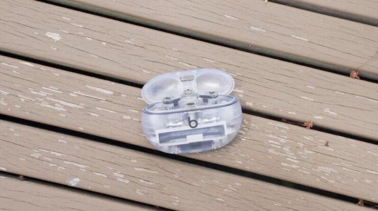 Присмотритесь: тут же явно угадываются акценты прозрачного iMac. Фото.