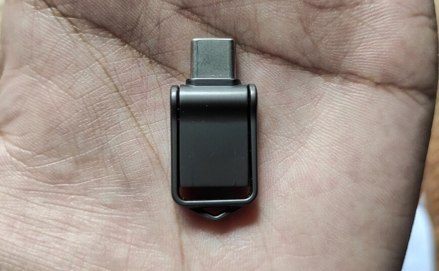 Это очень недорогая, но классная флешка. Фото.