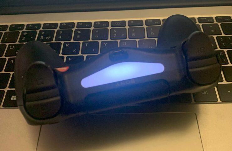 Как подключить джойстик к Айфону. Dualshock 4 станет часто моргать белым цветом. Как подключить джойстик к Айфону. Dualshock 4 станет часто моргать белым цветом. Фото.