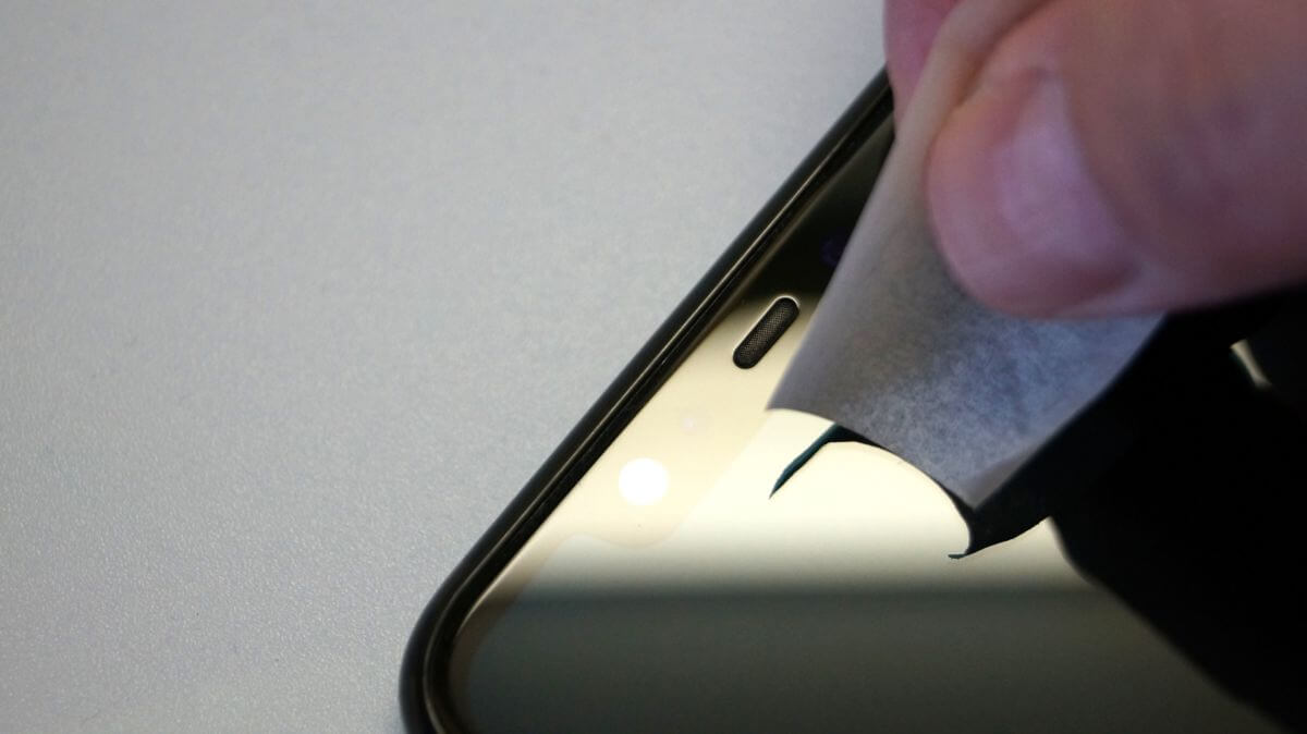 Аккуратно приклеивайте мусор к скотчу и вы добьетесь видимого результата. Фото.