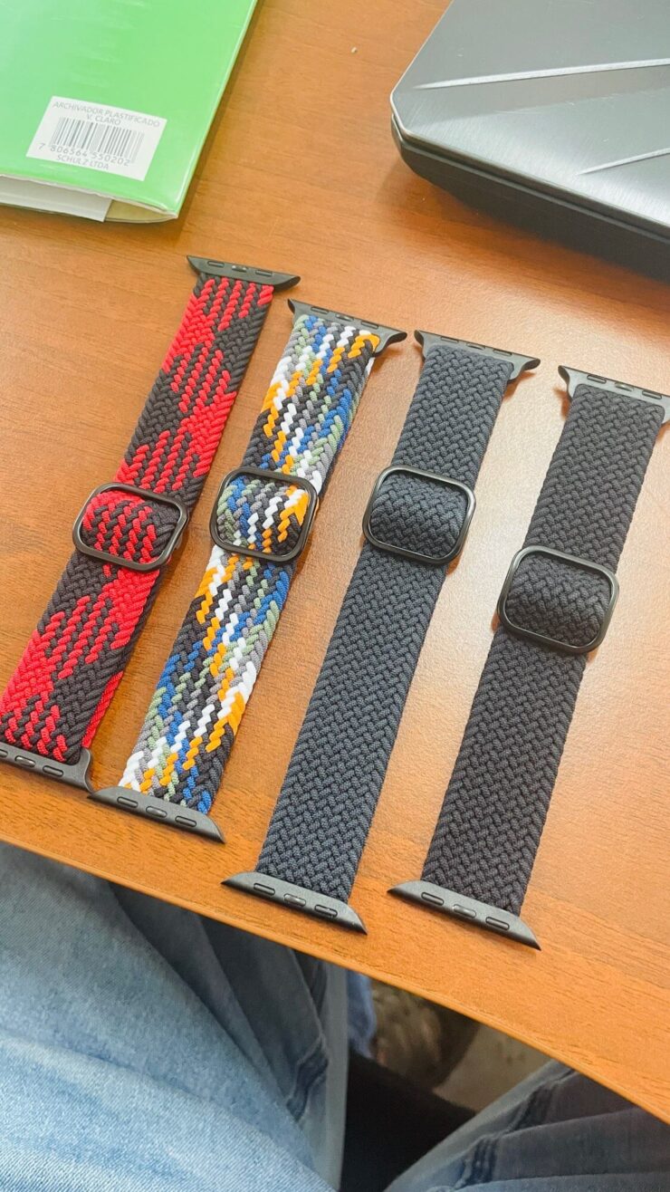 Можно даже собрать целую коллекцию и менять по настроению. Только не заказывайте черные. Это совсем уныло. Фото.