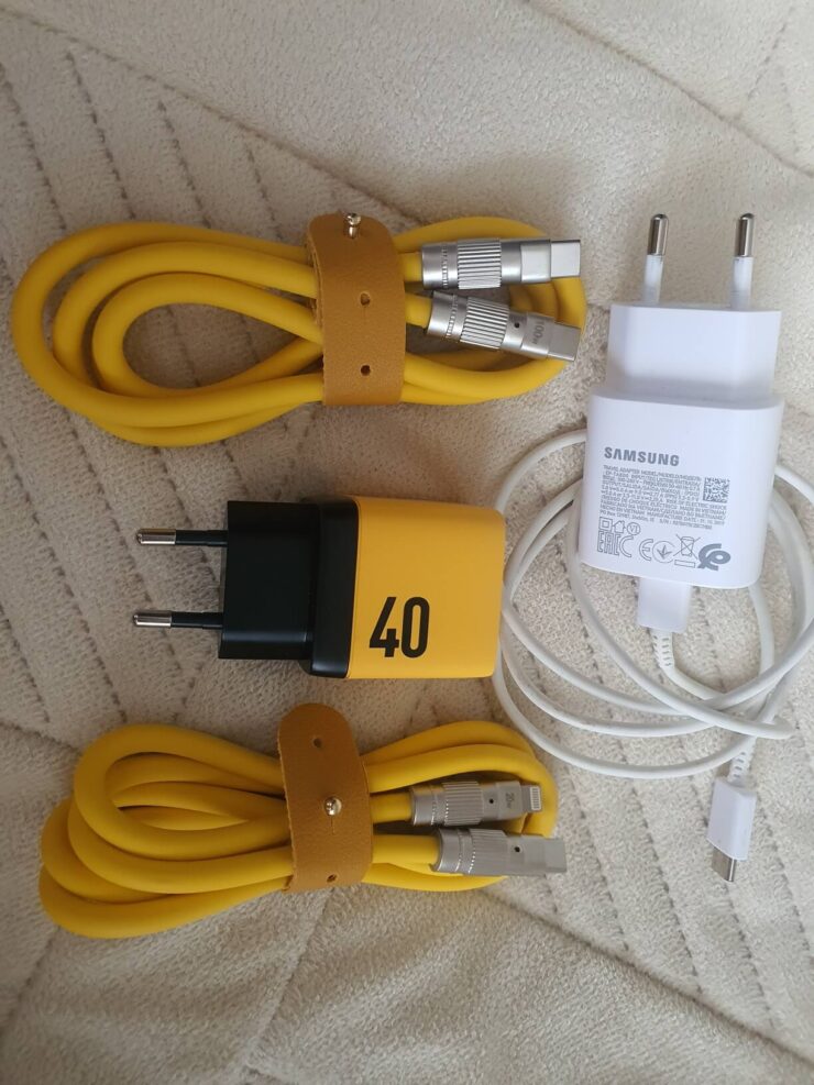 Посмотрите, какая основательная толщина у кабеля. Явно хватит на много лет ежедневного использования. Фото.