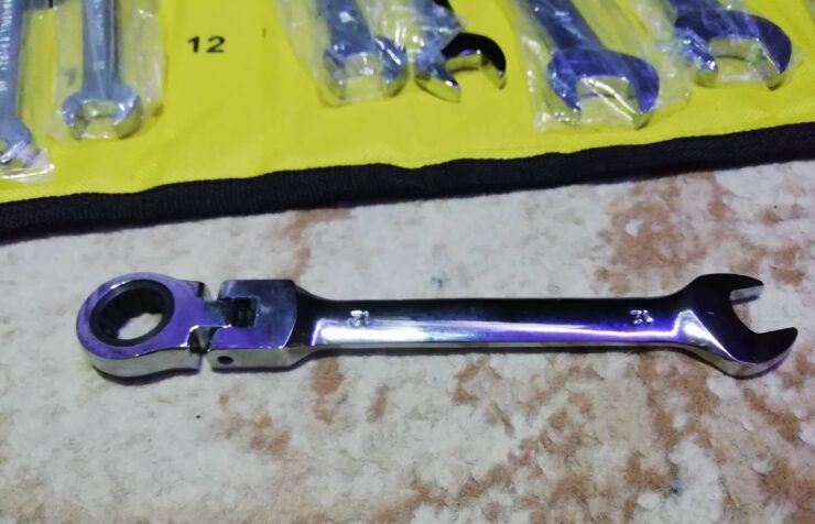 Гаечные ключи с трещеткой. В продаже есть несколько наборов с разным количеством ключей. Гаечные ключи с трещеткой. В продаже есть несколько наборов с разным количеством ключей. Фото.