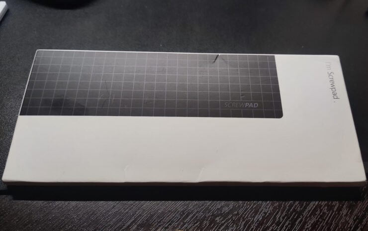 Магнитный коврик для винтиков. Такой коврик пригодится всем. Фото.