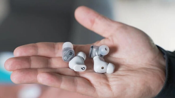 Beats Studio Buds+ поддерживают все фишки AirPods Pro, а в дополнение ещё и полноценно работают с Android. Фото.