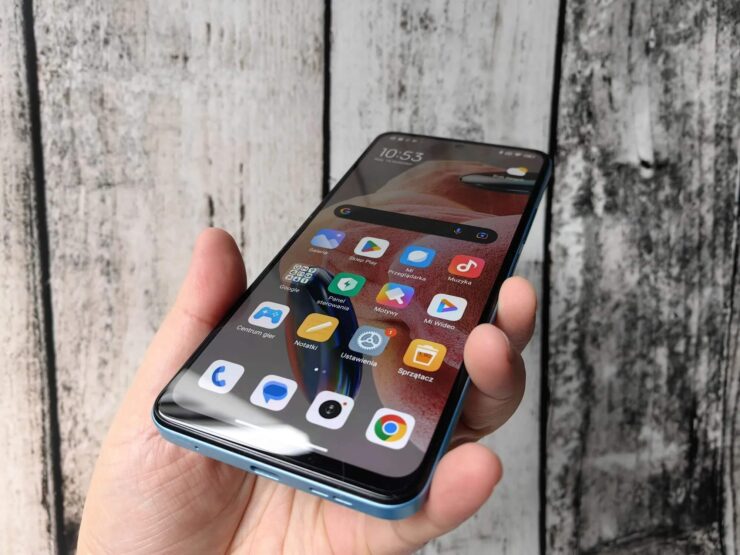 Экран в Redmi Note 12. Еще бы подбородок снизу уменьшить и цены бы ему не было. Экран в Redmi Note 12. Еще бы подбородок снизу уменьшить и цены бы ему не было. Фото.