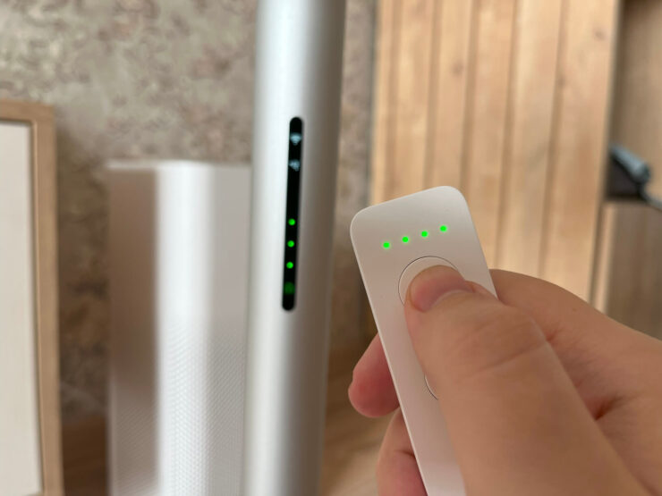 Вентилятор с пультом управления. На пульте есть индикация для более удобного управления вентилятором. Фото.