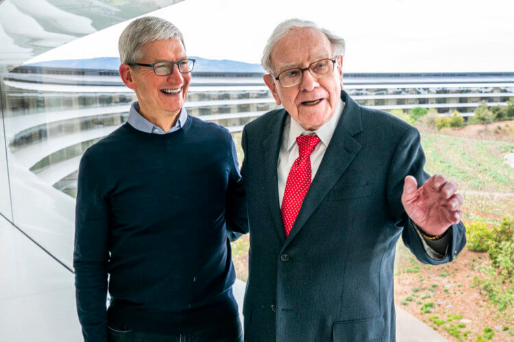 Why is the iPhone so popular?  Buffett has been investing in Apple not too long ago.  The first purchase of the company's shares was only in 2016.  Photo.