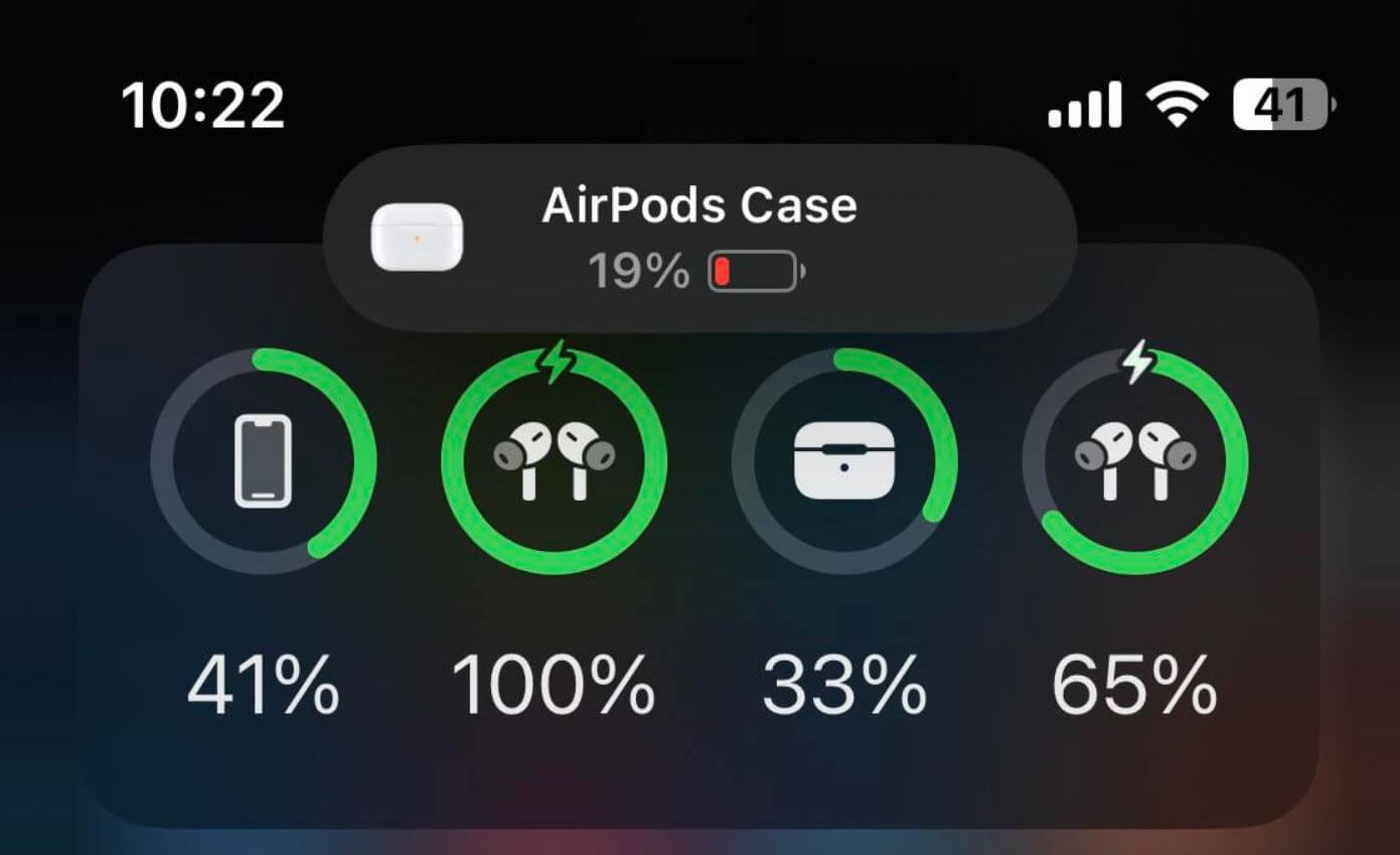 Батарея Айфона быстро разряжается. Виджет в iOS 16 неверно отображает информацию о заряде кейса AirPods. Фото.