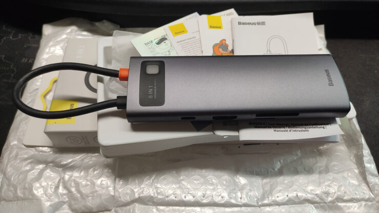 USB-хаб для Макбука. На этом хабе — целых 8 разъёмов. USB-хаб для Макбука. На этом хабе — целых 8 разъёмов. Фото.