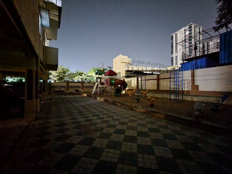 Что купить вместо Айфона в 2023. Снимок в сложных условиях при недостатке освещения. Фото.